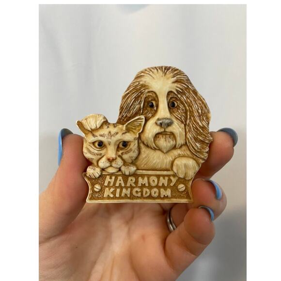 Harmony Kingdom Royal Watch Club Gift Dog & Cat Pin 2003 2" x 2.5" - Picture 3 of 3